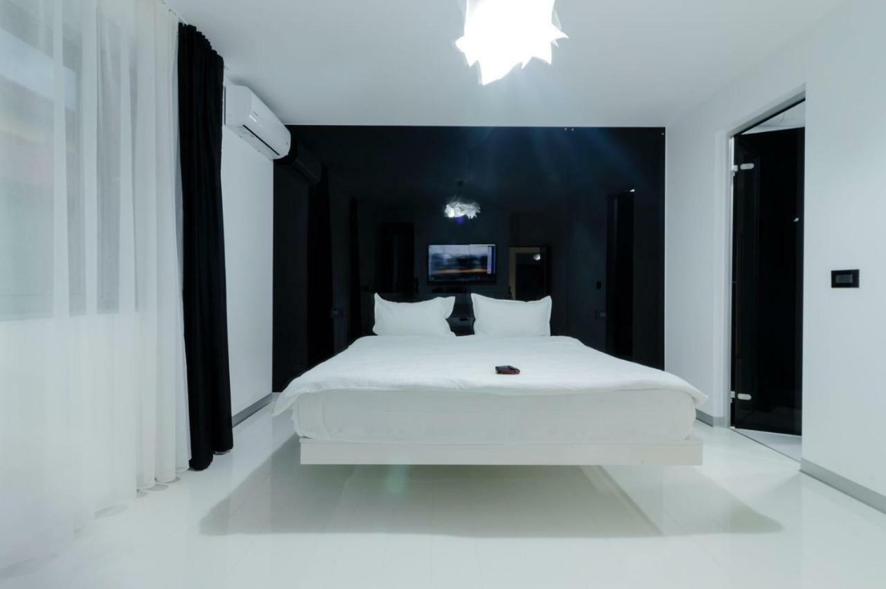 Ezra Luxury Apartments Năvodari Exteriör bild